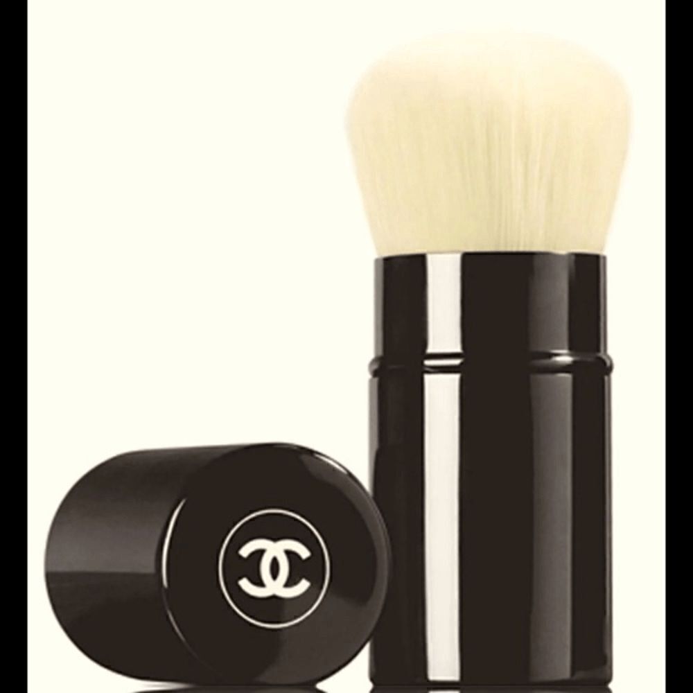 Chanel Kabuki Retractable New Makeup Brush - Picture 2 of 3